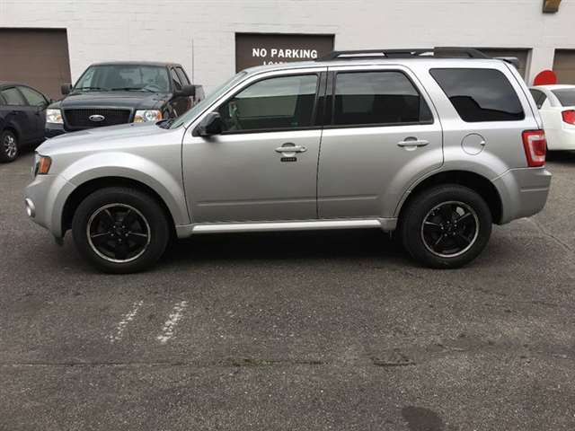 2010 Ford Escape AWD XLT 4dr SUV